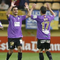 El Málaga vence (0-2) al Villarreal y se acerca a los puestos de 'Champions'