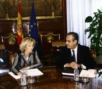 Salgado y Corbacho relanzarán el diálogo social para evitar la destrucción de empleo