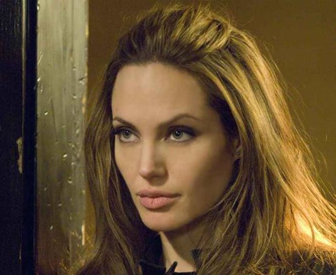 Angelina Jolie la mujer más bella del mundo... otra vez