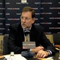 Rajoy pide a los fumadores que "hagan lo contrario de lo que hace él" y dejen el tabaco