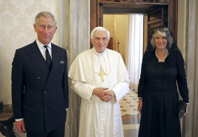 El Papa recibe al Príncipe Carlos de Inglaterra y su mujer Camilla