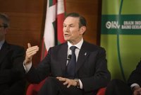 PNV formaliza la candidatura de Ibarretxe como lehendakari y dice que la de López obedece a una estrategia de Estado