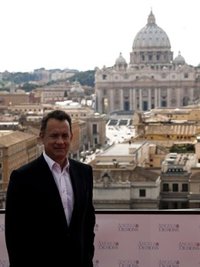 "Las teorías conspirativas son más entretenidas que peligrosas"