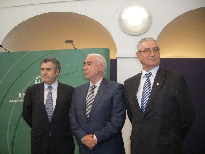 Santos, el consejero Alonso, y De la Maza