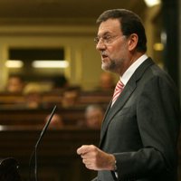 Rajoy: "El estado de la nación es recesión, déficit, deuda y paro galopante"