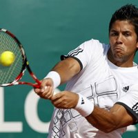 Verdasco regala a su afición un plácido triunfo ante Ferrero