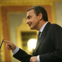 Zapatero acusa a Rajoy de aprovecharse de la crisis