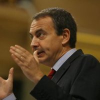 Zapatero afirma que no quiere fusionar las cajas sino "salvar todo aquello que se pueda"