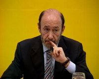 Rubalcaba asegura "pruebas suficientes" para anular candidatura y que "o se está con los votos o con bombas"