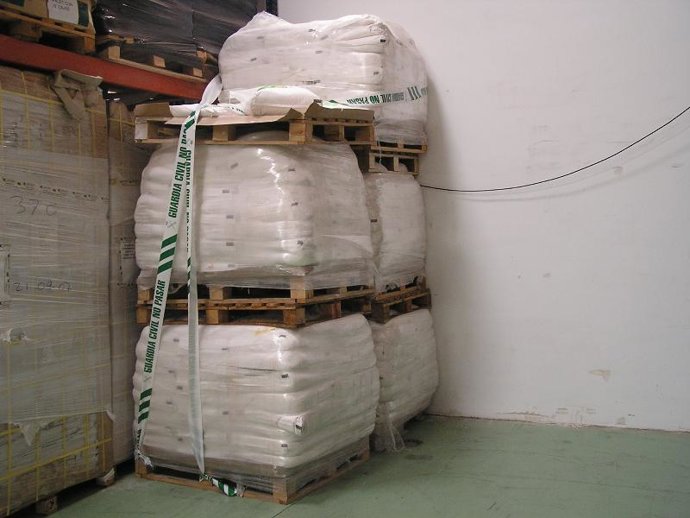 Palé con el producto químico precintado por el Seprona en Gran Canaria