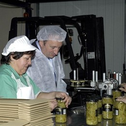 Pedro Sanz visita Conservas Serrano