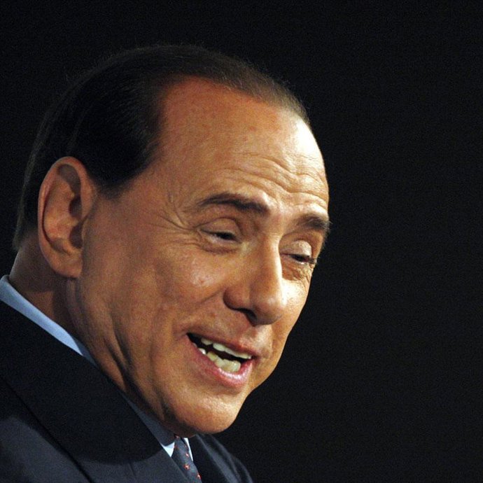 Berlusconi busca mansión de soltero en Sicilia