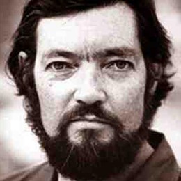 El escritor Julio Cortázar