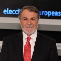 Mayor Oreja acusa al Gobierno de "mentir" sobre la crisis