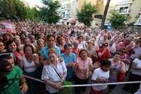 Decenas de personas se concentran en el barrio de Marta para exigir al Gobierno cambios legislativos