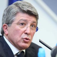 Cerezo: "Ni Florentino ni Laporta han preguntado por Forlán" 