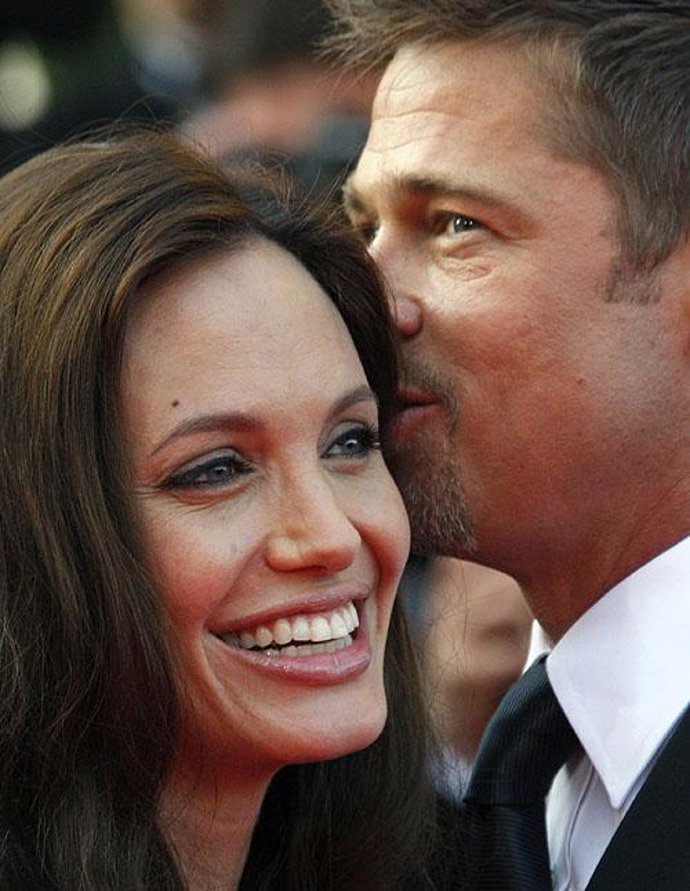 Angelina Y Brad, ¿campanas de boda?