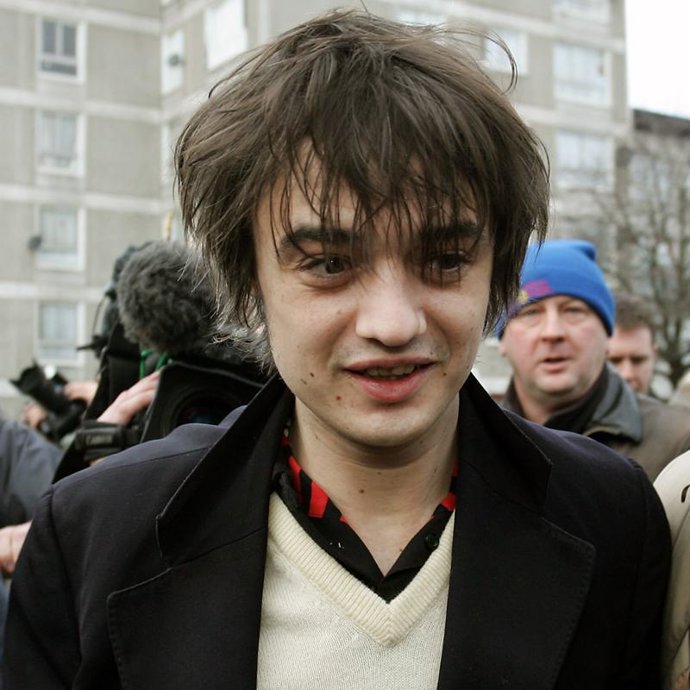 Pete Doherty, arrestado por consumir heroína en pleno vuelo