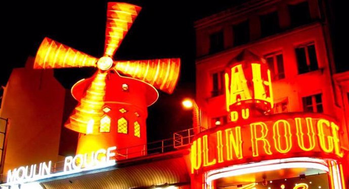 Imagen del exterior del 'Moulin Rouge' en París
