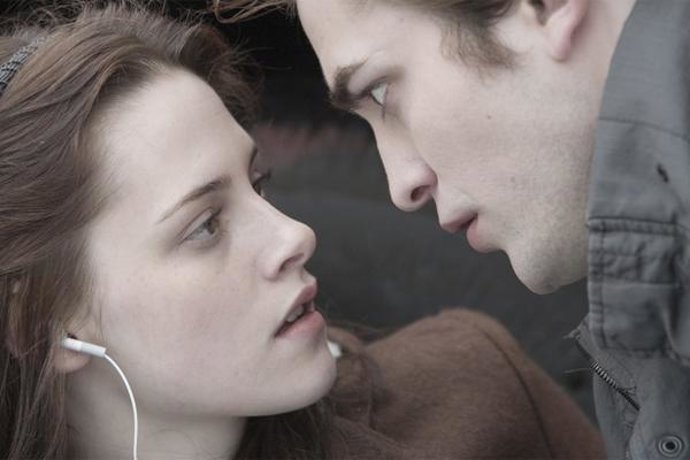 Robert Pattinson y Kristen Stewart, amor a distancia