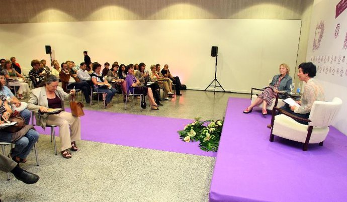 Soledad Puértolas participó en Tenerife en el Programa Insular de Animación a la