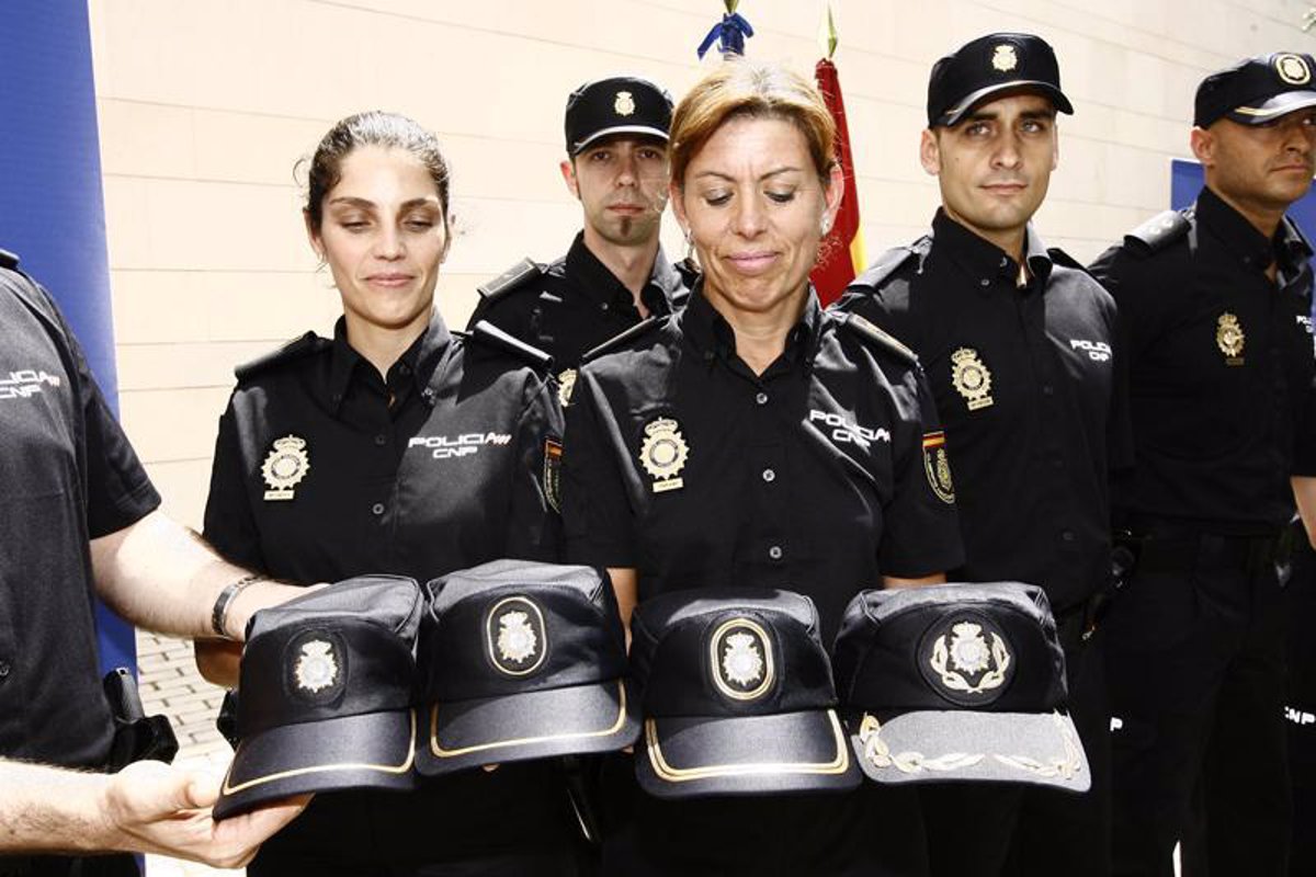 La Policía Nacional recurre estilo 'casual' para renovar su uniforme y hacerlo más seguro y confortable