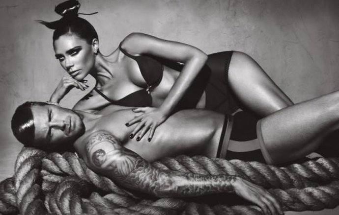 Los Beckham posan para Armani Underwear