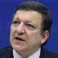 Barroso avisa de que la economía de la UE seguirá en "territorio negativo" todo 2009
