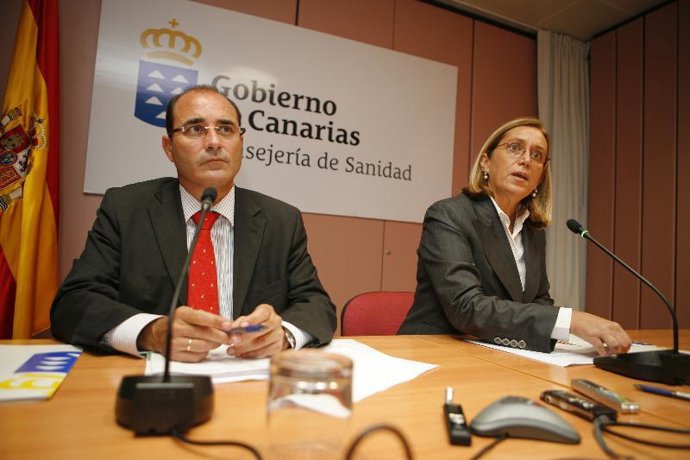 De izquierda a derecha, el director del Servicio Canario de Salud, Guillermo Mar