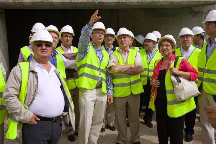Autoridades portuarias visitan nueva esclusa de Sevilla