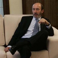 Rubalcaba cree que Código Penal español es "de los más duros del mundo" y que no se puede resolver todo "con barrotes"