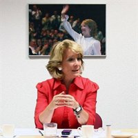 Aguirre pide "de rodillas" a Bárcenas que haga pública la información que tiene sobre ella