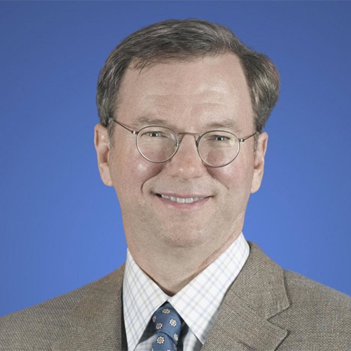 Schmidt estudia dejar su cargo en Apple