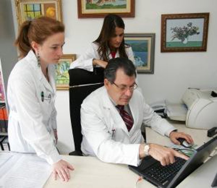 Uno de cada seis pacientes consulta Internet antes de ir al médico