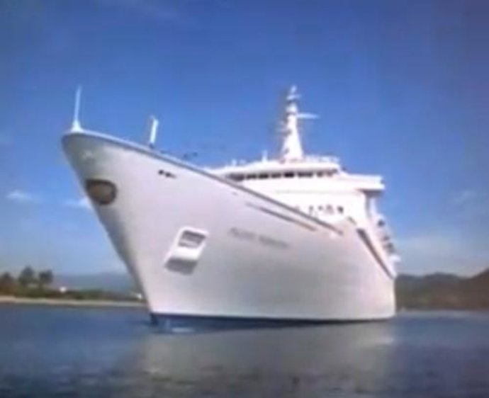 El barco de Vacaciones en el mar