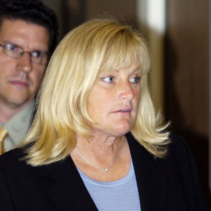 Debbie Rowe lucha por la custodia de los hijos de Michael Jackson "para quedar bien"