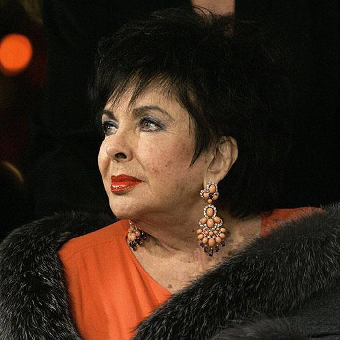 Elizabeth Taylor, ingresada