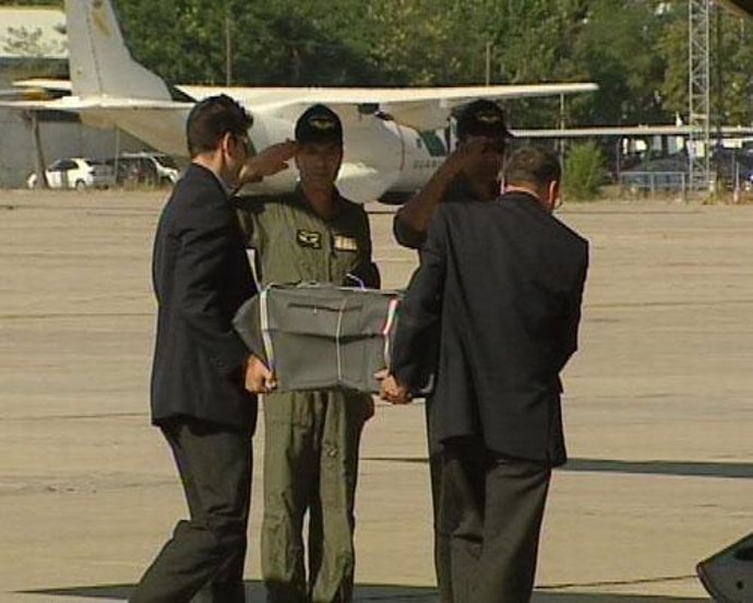 Traslado del cuerpo de Rayán en el aeropuerto