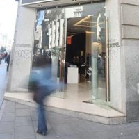 El sector servicios moderó su caída de ventas en mayo y el empleo siguió sin remontar