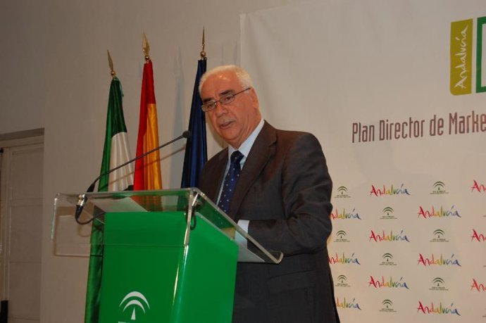 El consejero presenta el Plan Director de Marketing