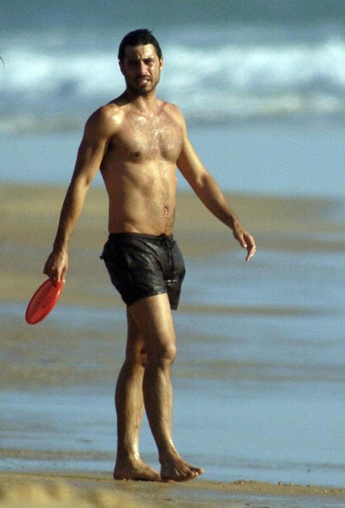 El actor madrileño Hugo Silva en la playa