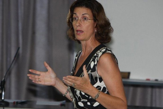 Candelaria Martín,  es profesora del departamento de Edafología y geología de la