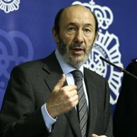 Rubalcaba dice que se desconoce si el coche hizo explosión por una bomba lapa