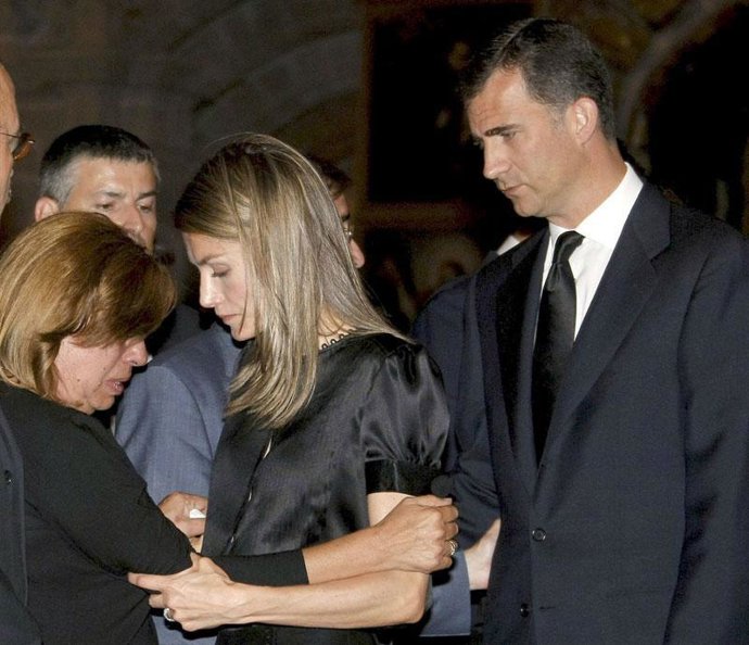 Los príncipes presiden el funeral de dos guardias civiles