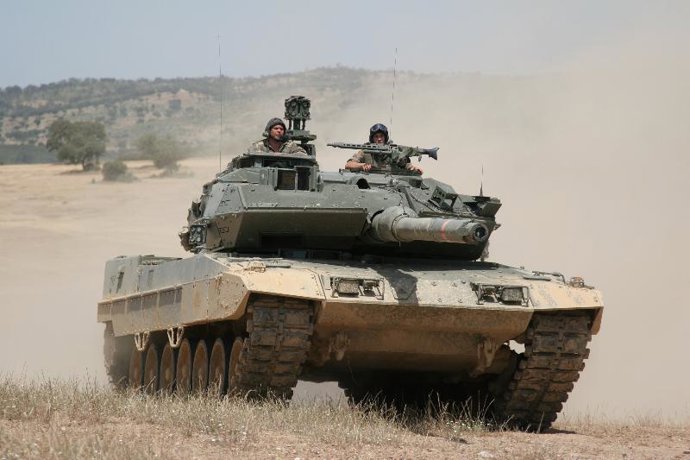 Soldados de la Brimz X en un 'Leopardo'