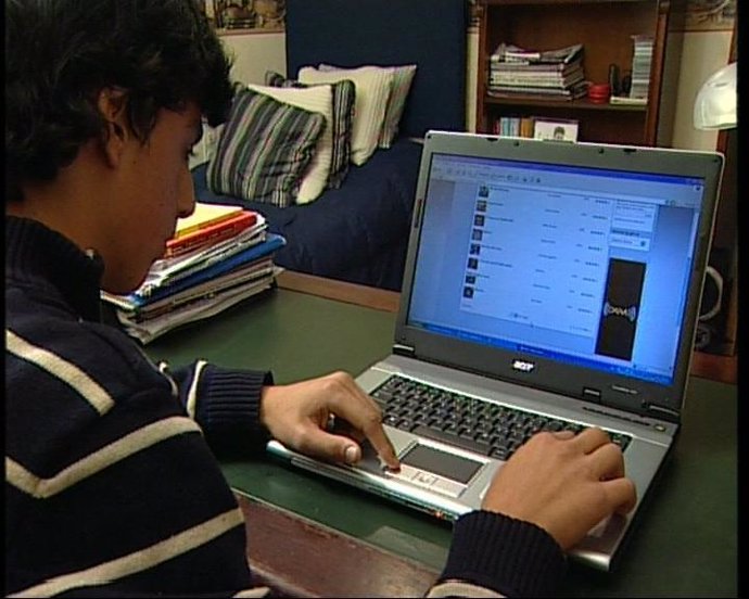 joven con ordenador