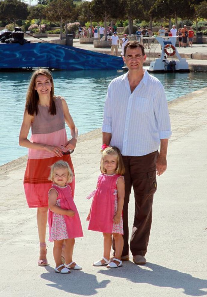 Los Príncipes de Asturias con sus hijas