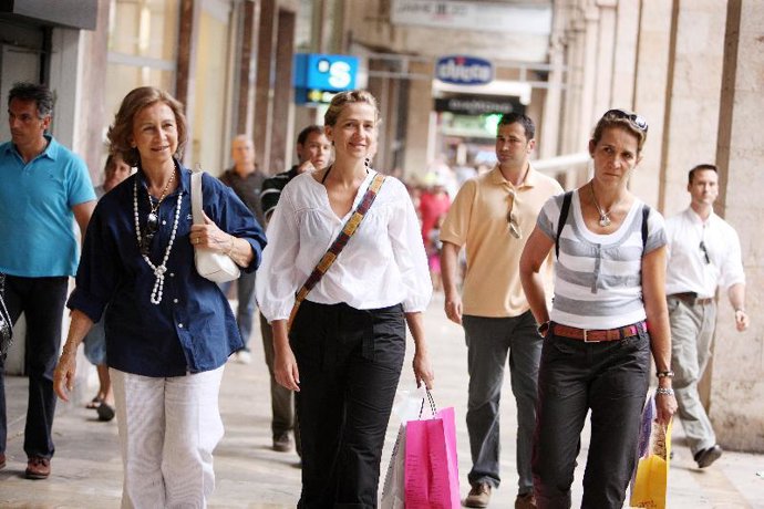 La Reina y las Infantas, de compras en Palma de Mallorca