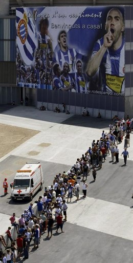 Largas colas para despedir a Dani Jarque