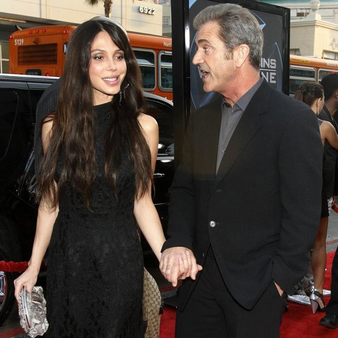 La novia de Mel Gibson quiere brillar por sí misma